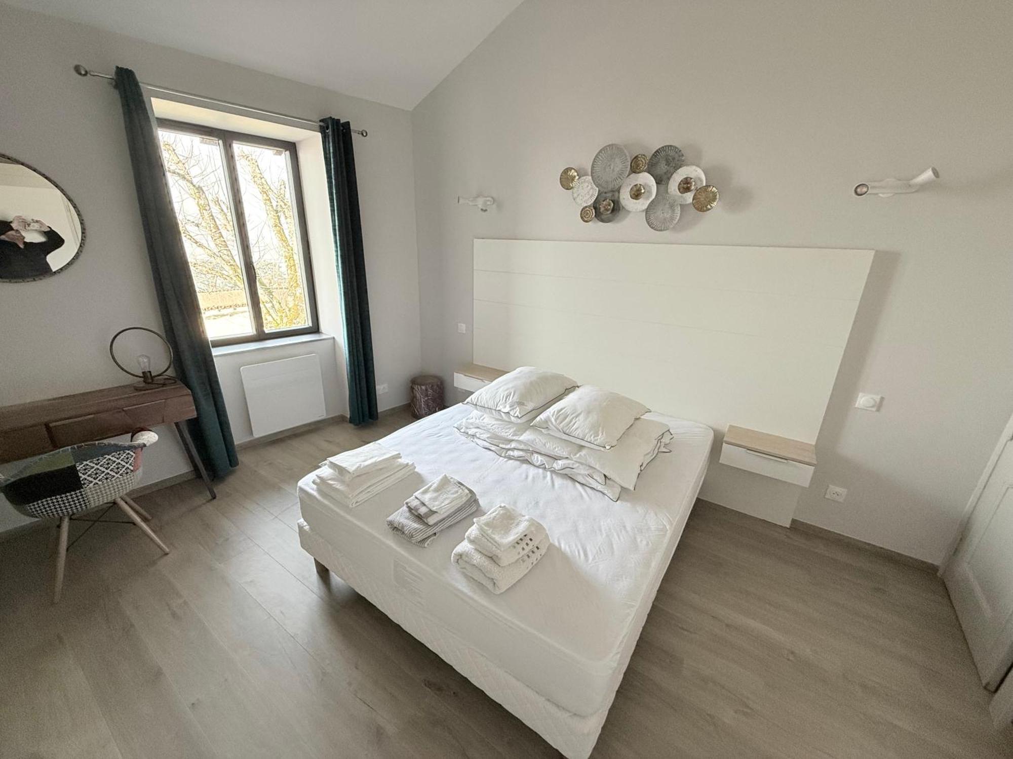 Gite Du Chateau De Treffort Трефор Екстериор снимка