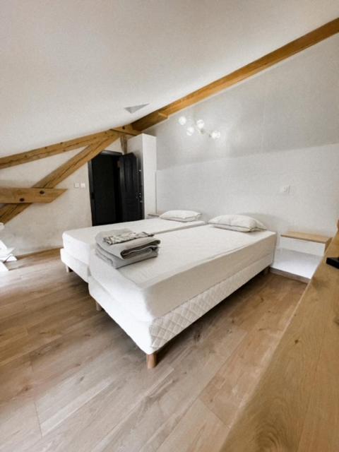 Gite Du Chateau De Treffort Трефор Екстериор снимка